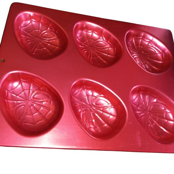 VTG Wilton Spiderman Red 6 Cupcake Aluminum Muffin Cake Pan 2004 Marvel - Picture 2 of 5